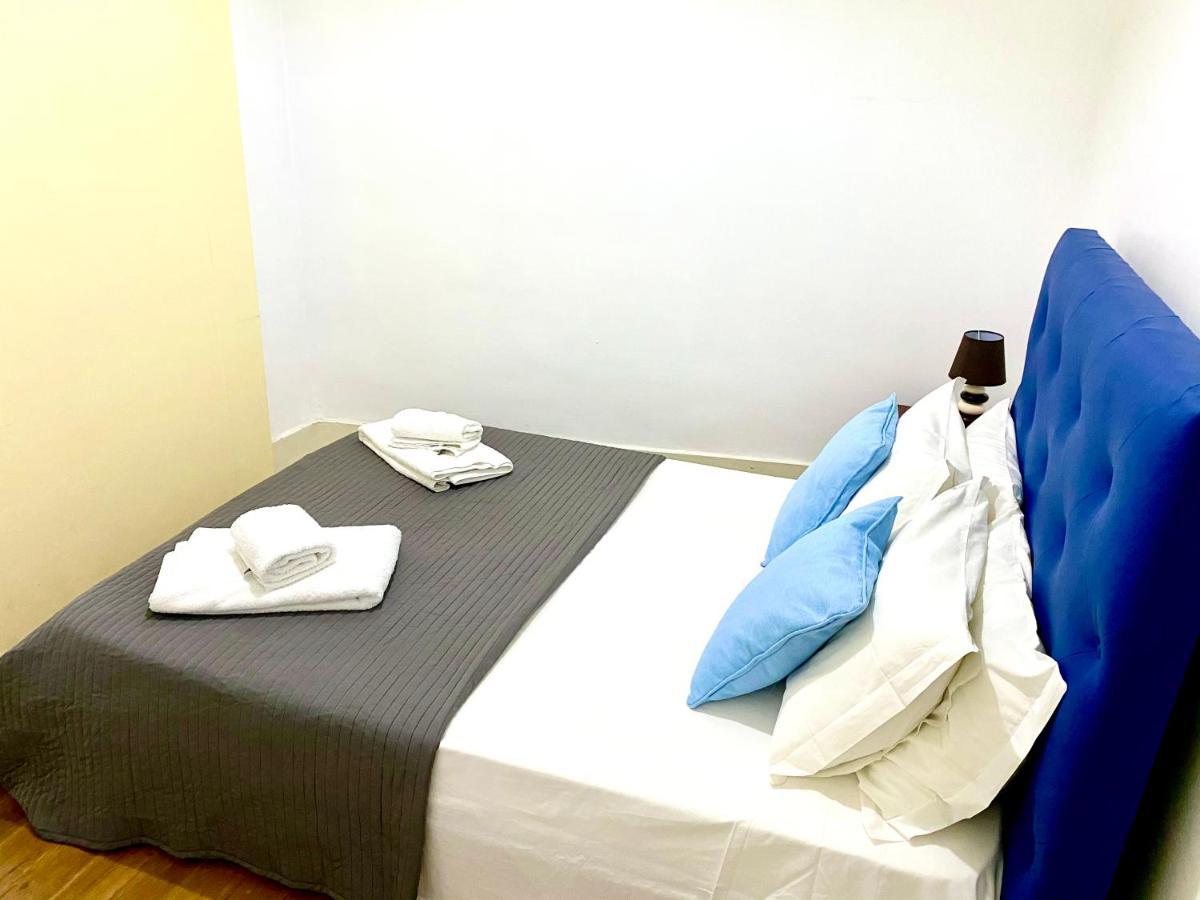 Guest house Relax Chiado 3 - Cute Little Double With Shared Bathroom Lisbon